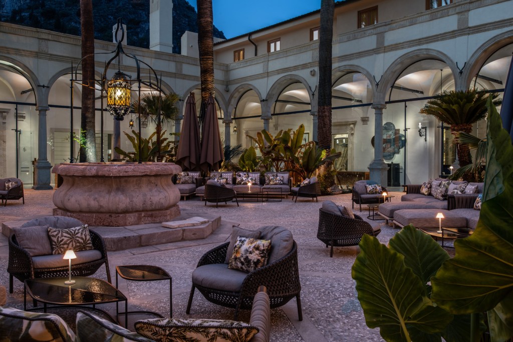 The bar&chiostro inside the Four Seasons hotel is the perfect place for an aperitivo in Sicily.